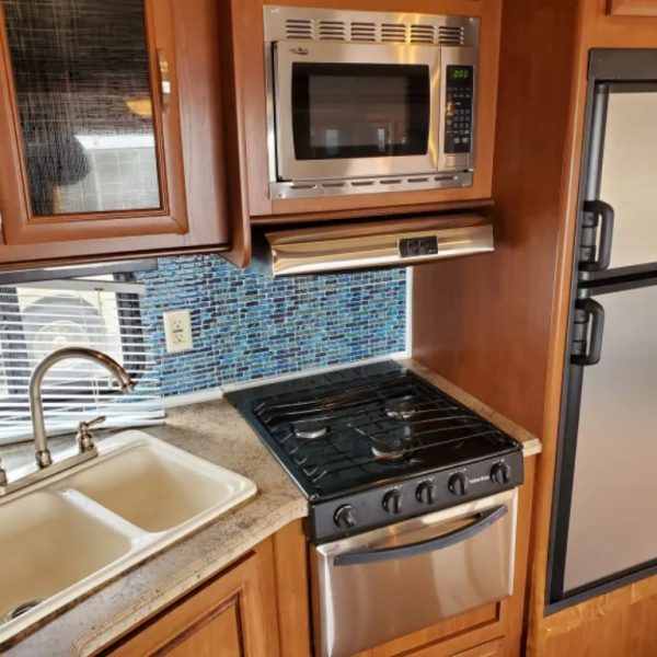 RV02 – Forest River Wildwood 26-Foot 5th Wheel - Image 7