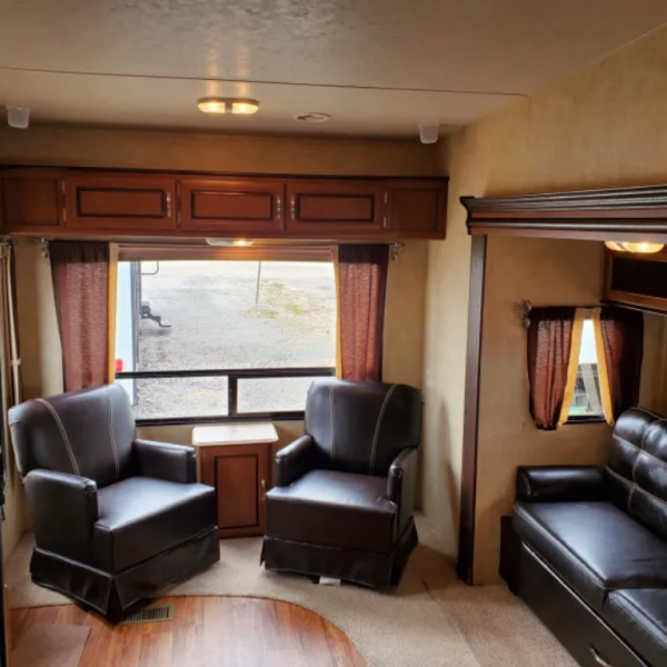 RV02 – Forest River Wildwood 26-Foot 5th Wheel - Image 8