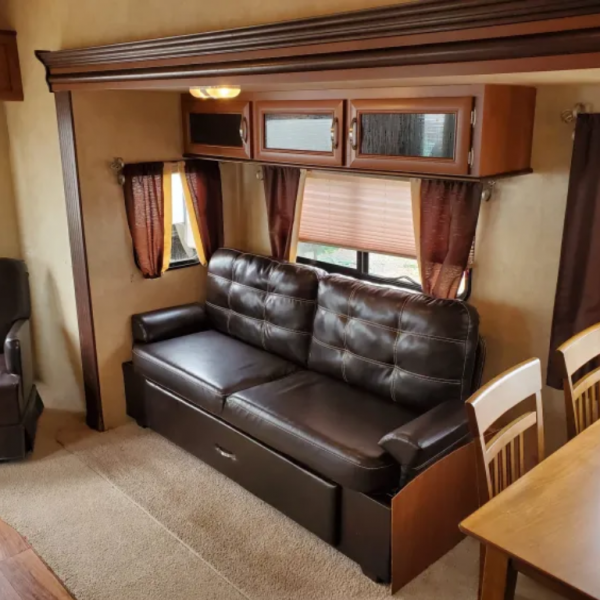 RV02 – Forest River Wildwood 26-Foot 5th Wheel - Image 9