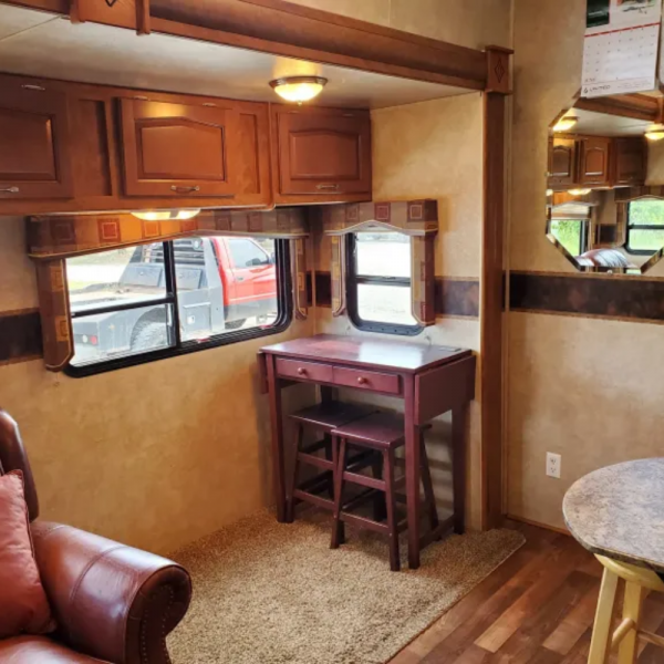 RV05 – Keystone Raptor Toy Hauler 40-Foot 5th Wheel - Image 3