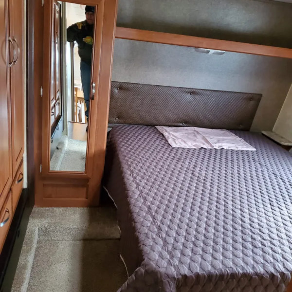 RV02 – Forest River Wildwood 26-Foot 5th Wheel - Image 6